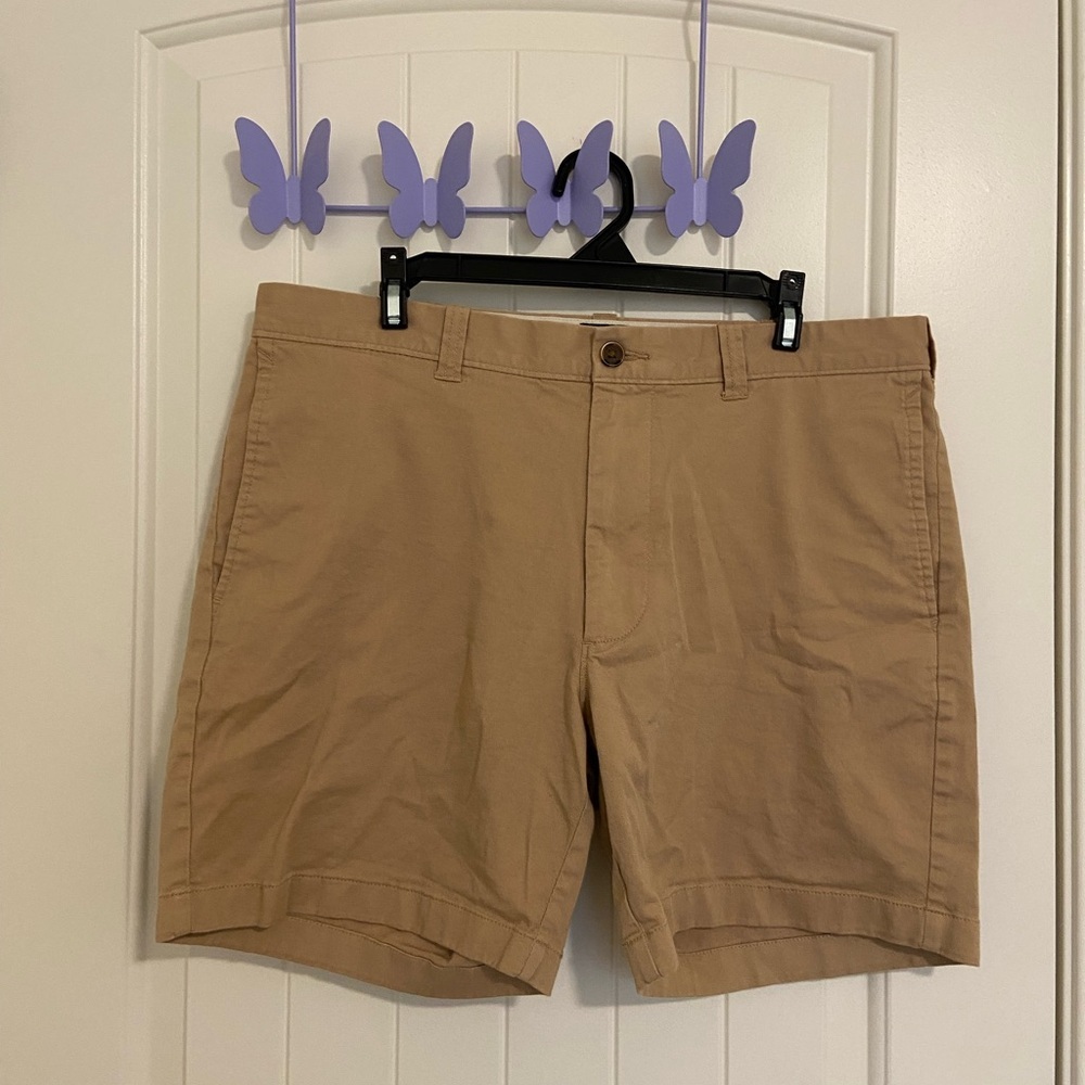 NWOT | J. Crew men’s flat front 7” inseam khaki shorts — size 35